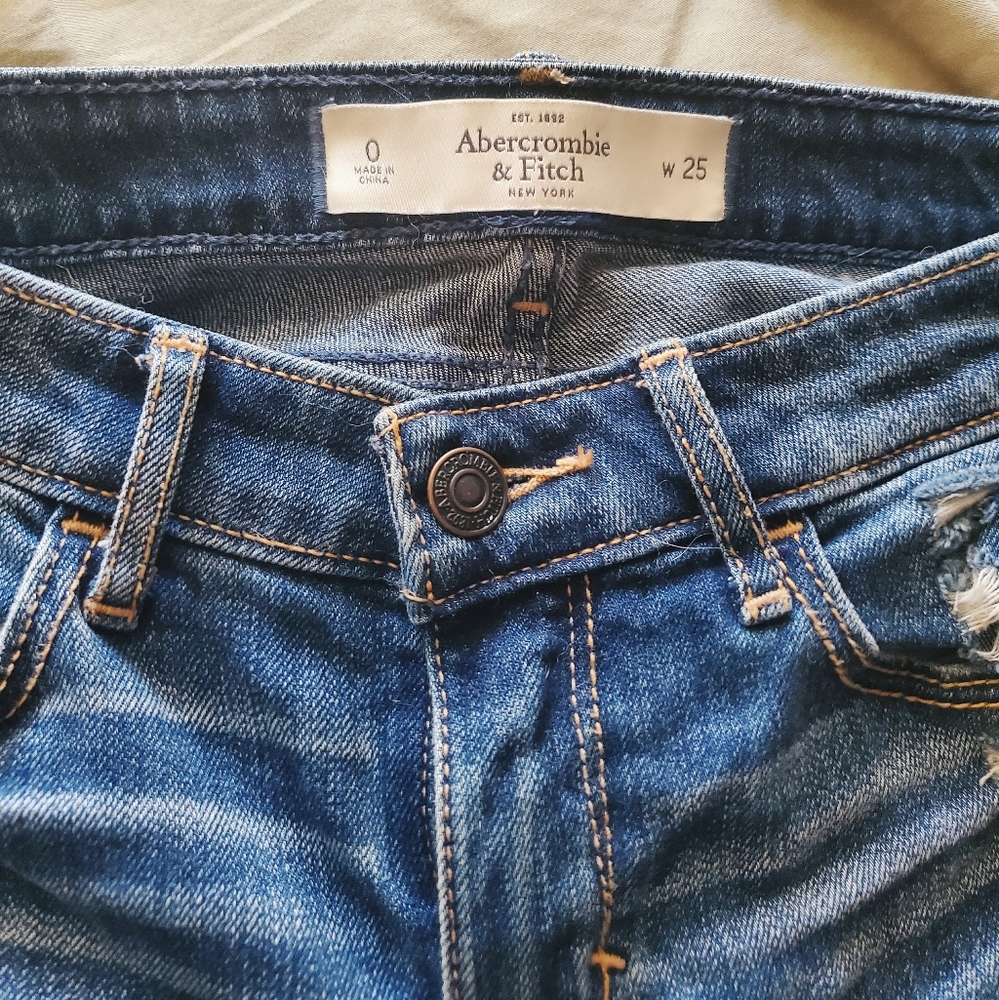 Abercrombie & Fitch Ripped Skinny Jeans